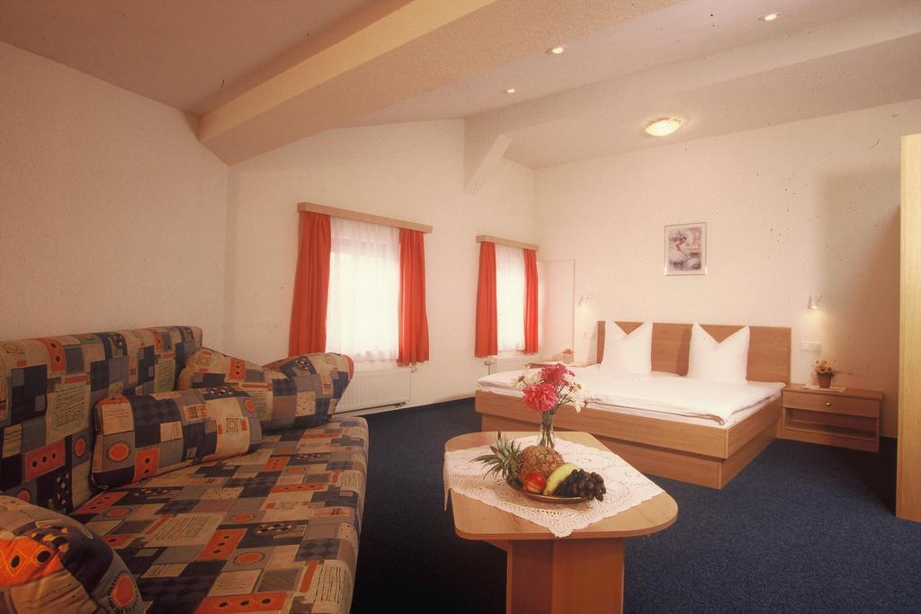 Hotel Gasthof Traube Hopfgarten im Brixental Pokój zdjęcie